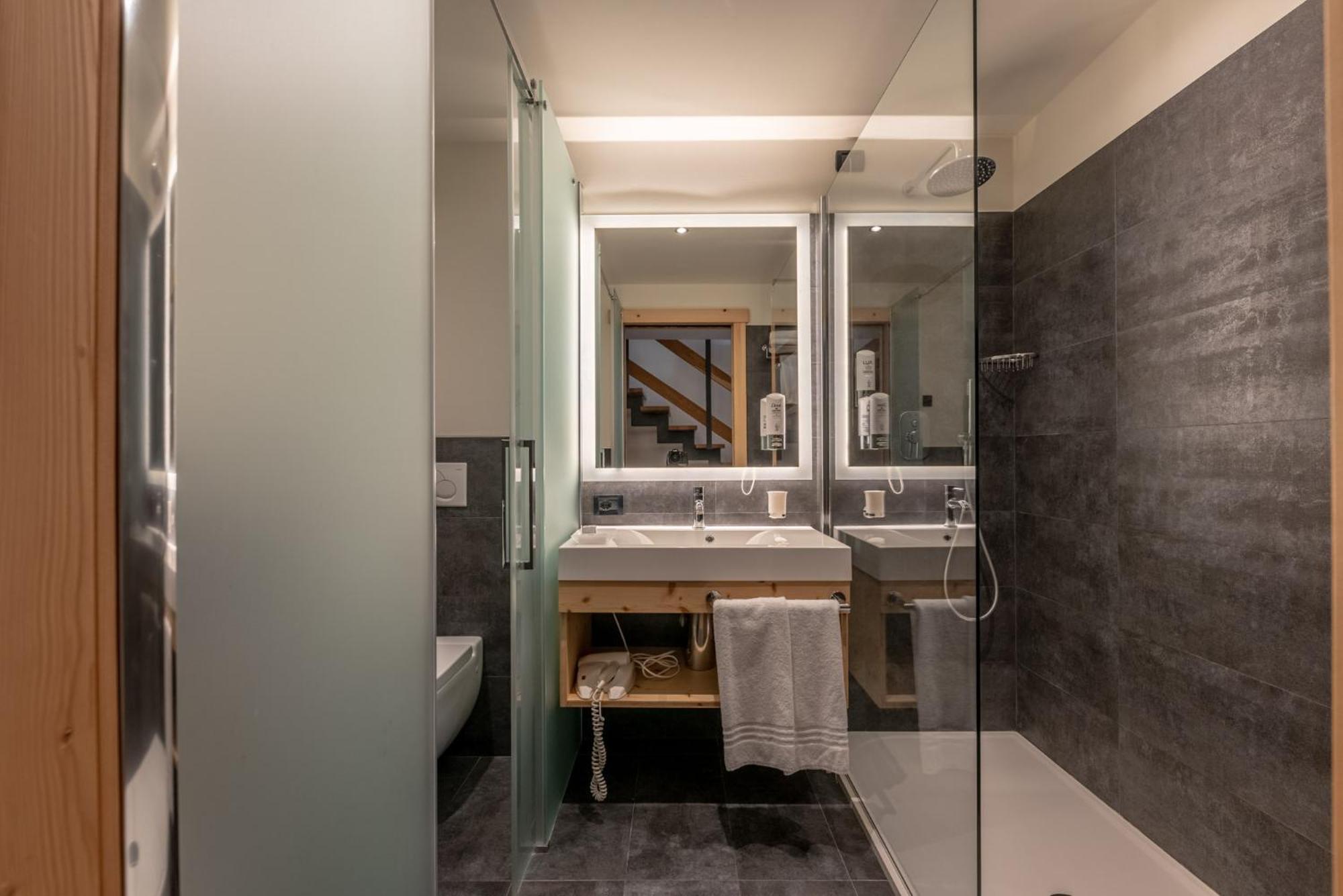 Alpholiday Dolomiti Wellness & Family Hotel Димаро Номер фото
