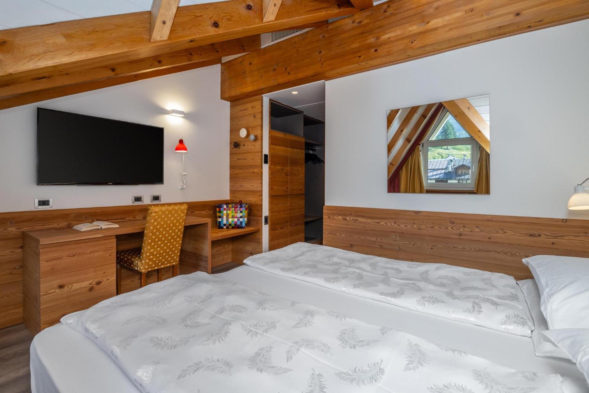 Alpholiday Dolomiti Wellness & Family Hotel Димаро Номер фото