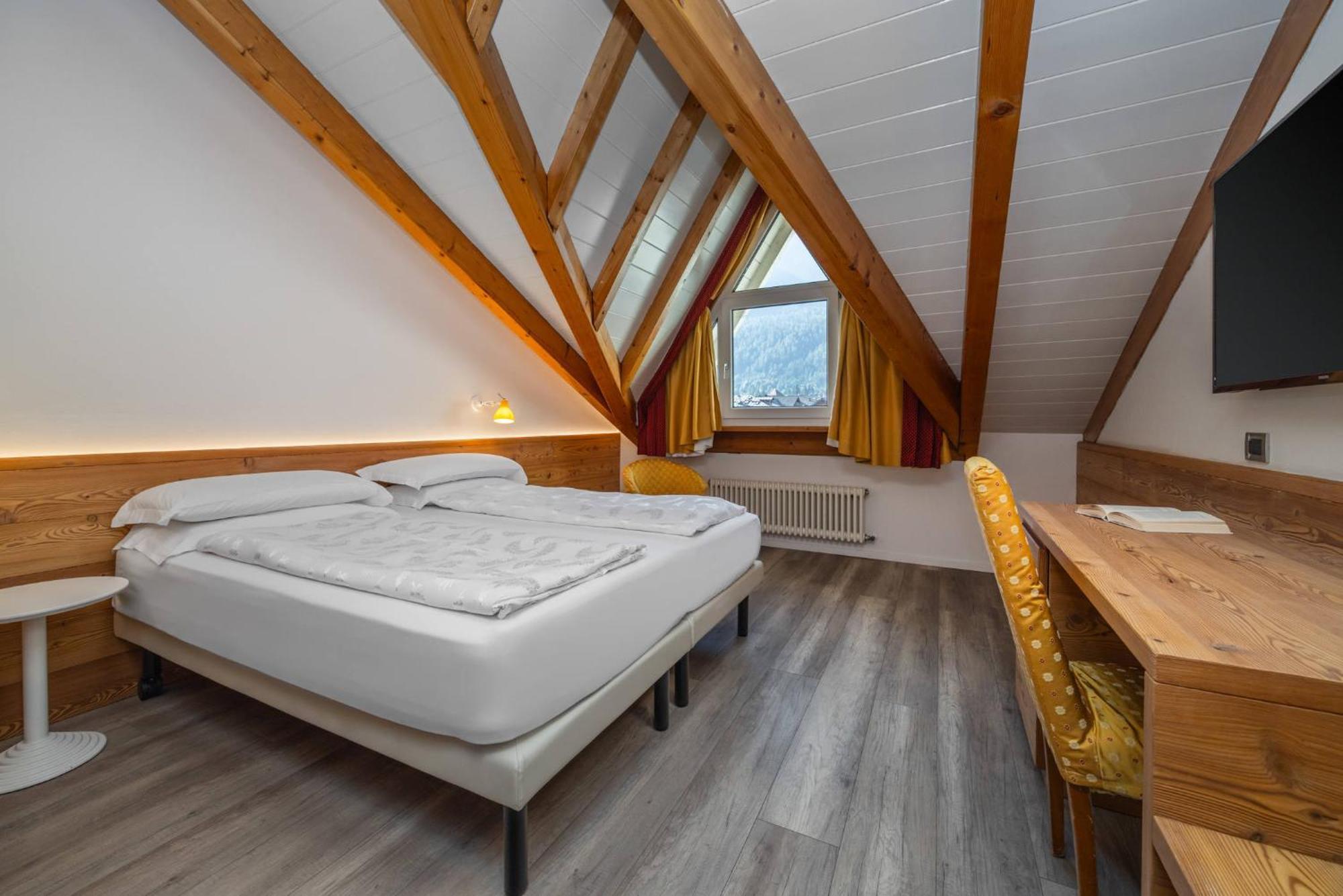 Alpholiday Dolomiti Wellness & Family Hotel Димаро Номер фото