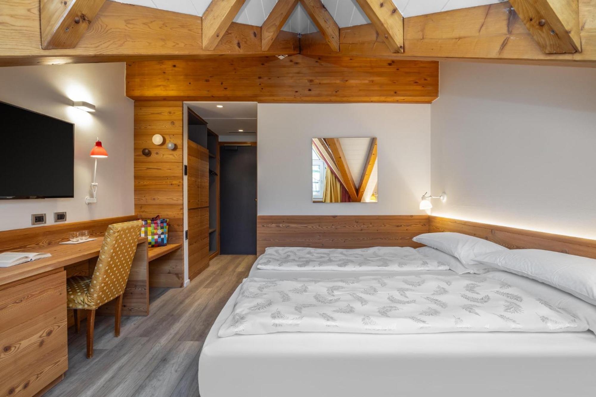 Alpholiday Dolomiti Wellness & Family Hotel Димаро Номер фото