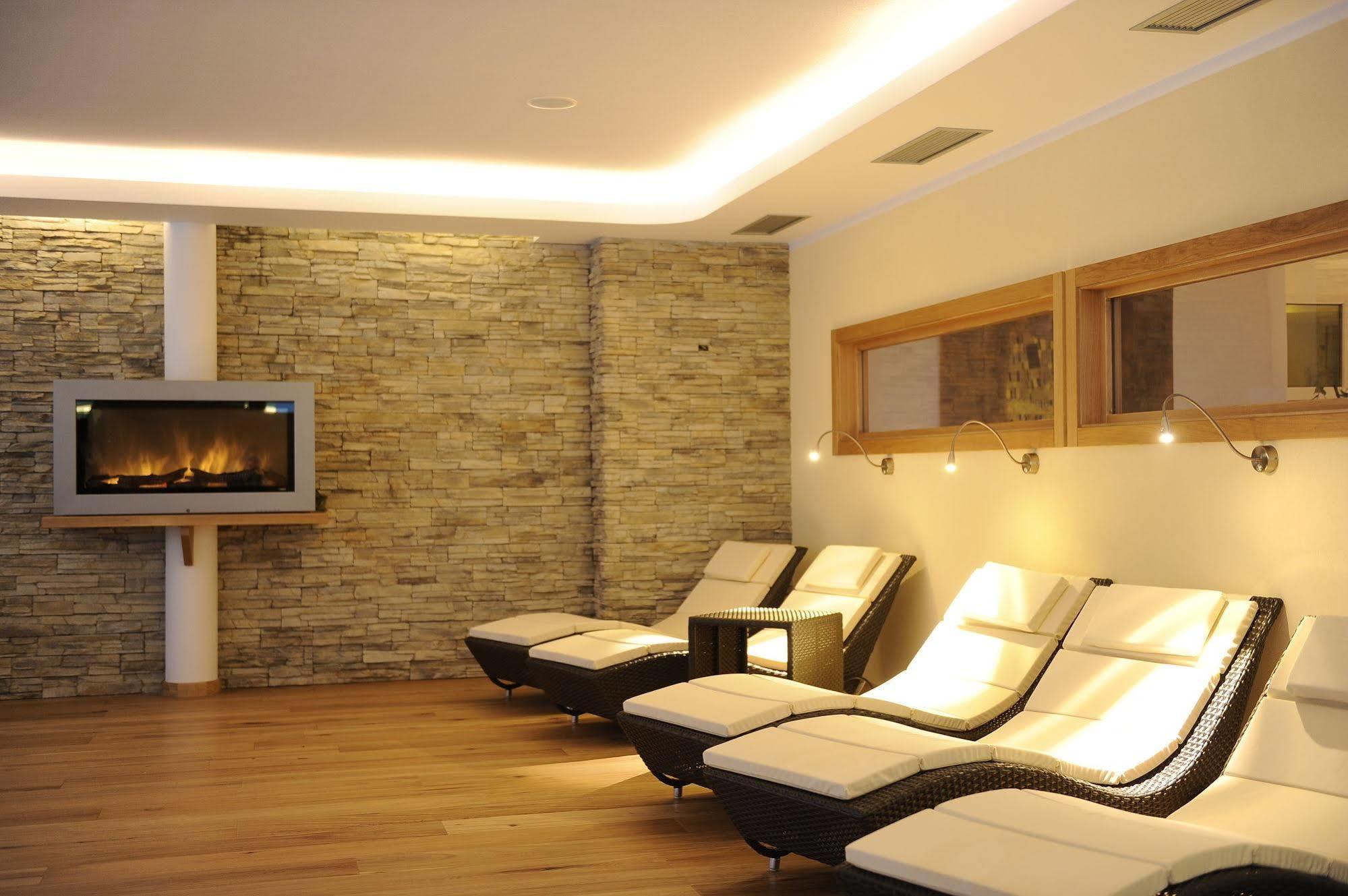 Alpholiday Dolomiti Wellness & Family Hotel Димаро Экстерьер фото